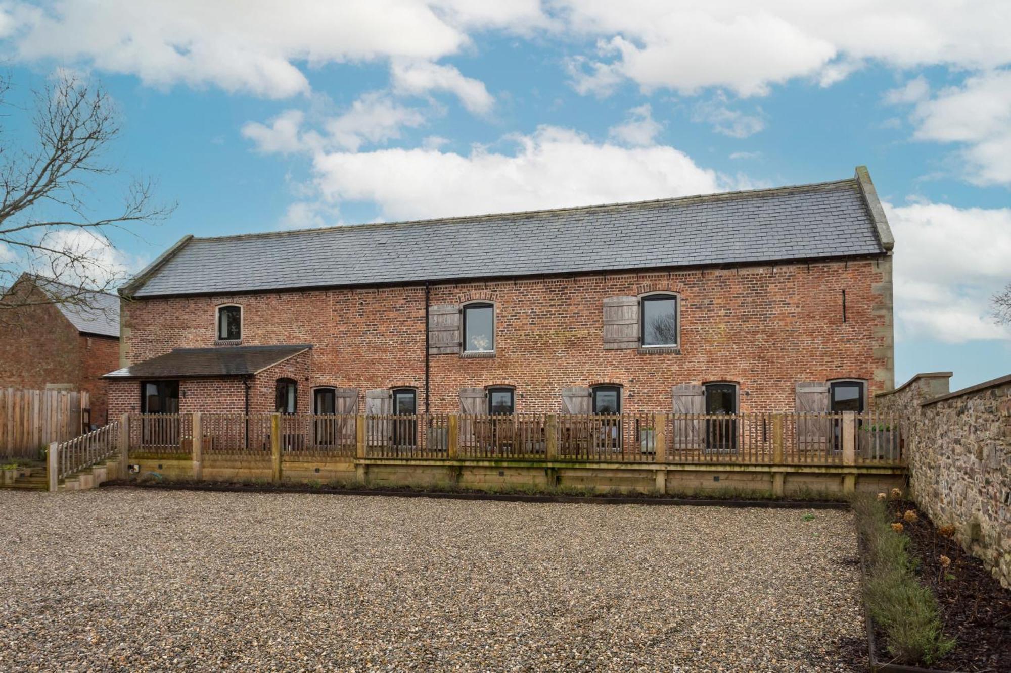 The Barn At Plas Ashpool Sleeps 8 Llandyrnog Exterior foto